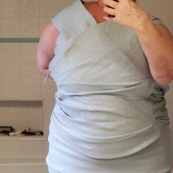 GOWN - Picture 9 of 12